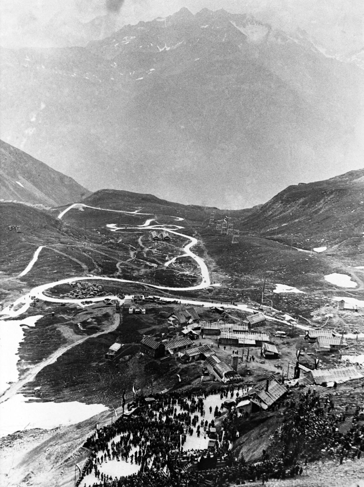 1935: Trans-Alpine Roadway